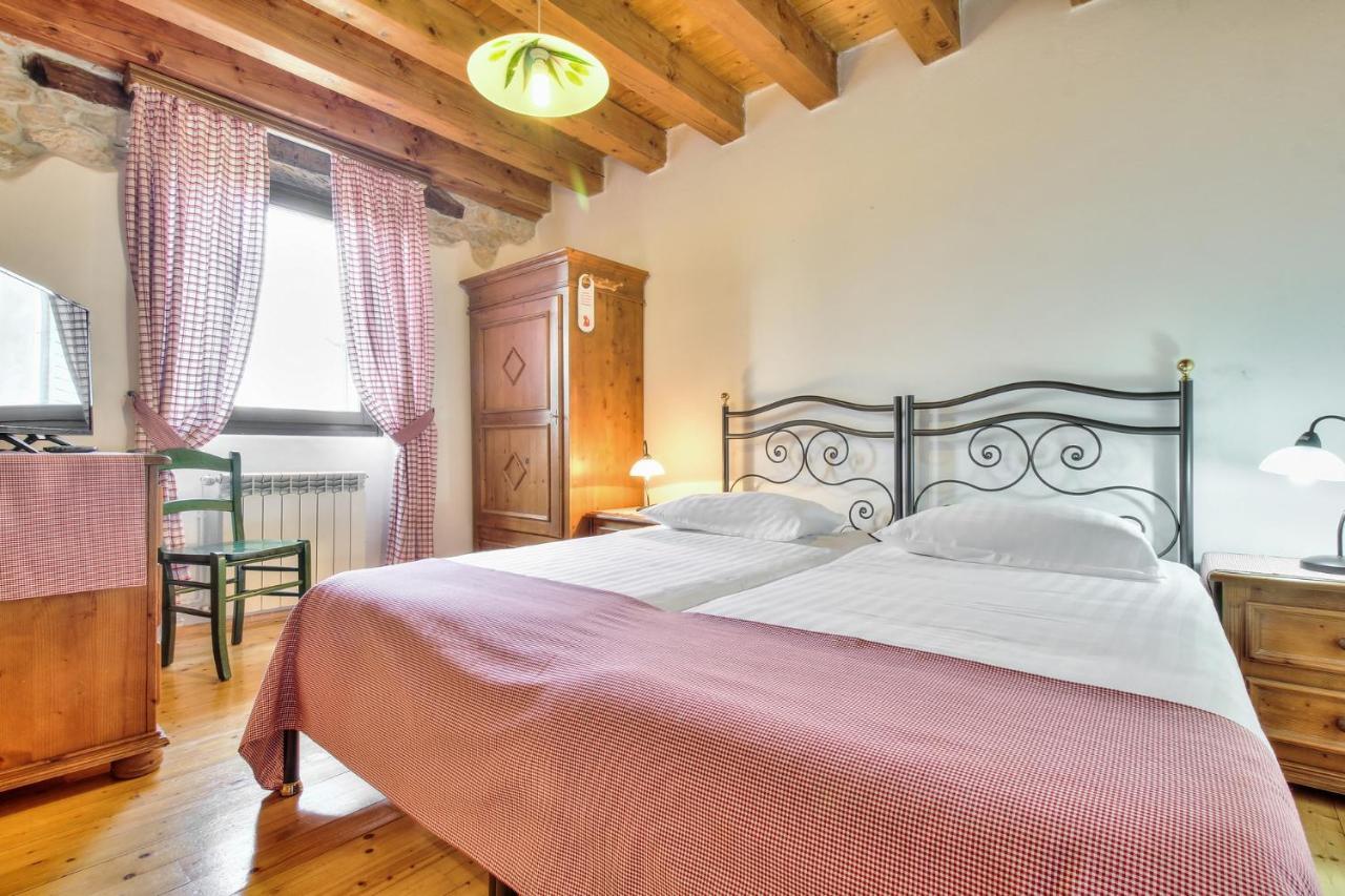 Casa Romantica La Parenzana Buje Exterior foto