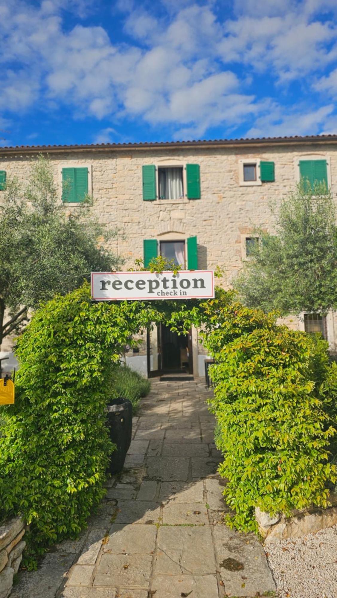 Casa Romantica La Parenzana Buje Exterior foto