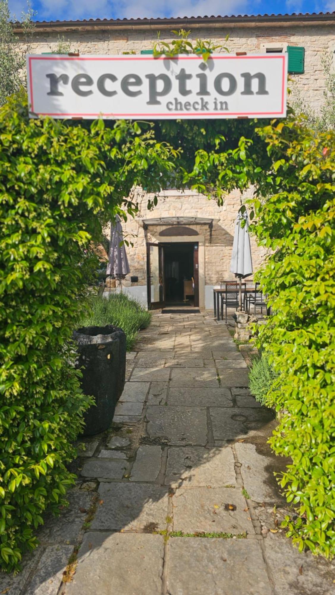 Casa Romantica La Parenzana Buje Exterior foto
