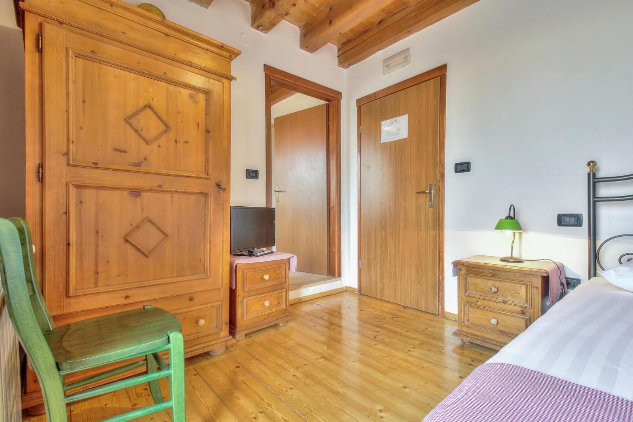 Casa Romantica La Parenzana Buje Exterior foto